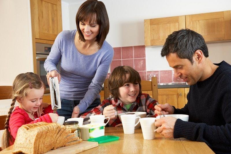 sarapan bersama keluarga