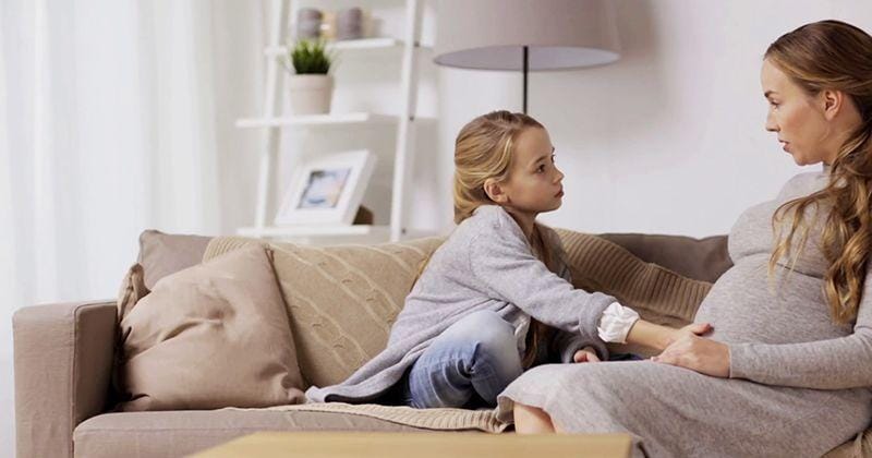 anak perempuan merayu mamanya