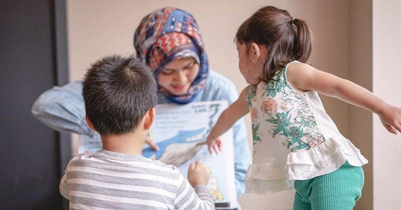 Selain bermain, anak juga bisa belajar lho, Ma.