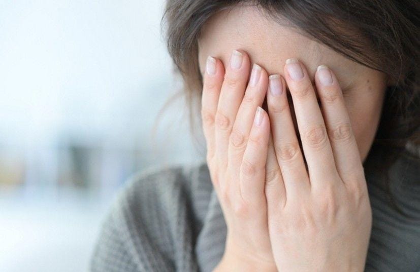 Hentikan aktivitas olahraga mama saat kepala terasa pusing dan pandangan berkunang-kunang.